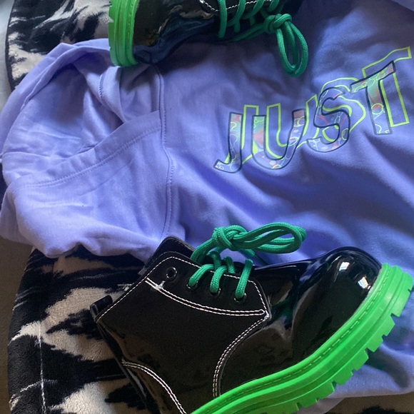 Nike dress with cute little boots to match 🤞 - Picture 2 of 3